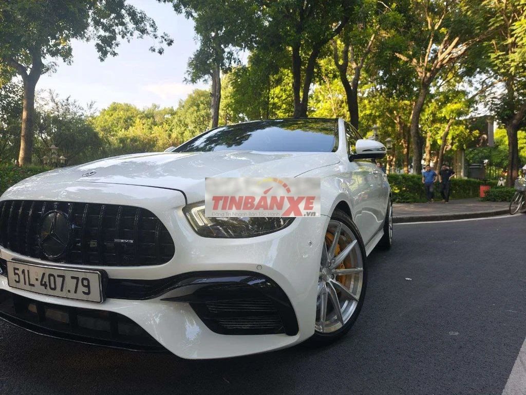 Mercedes-Benz E300 2024Trắng 17000 km