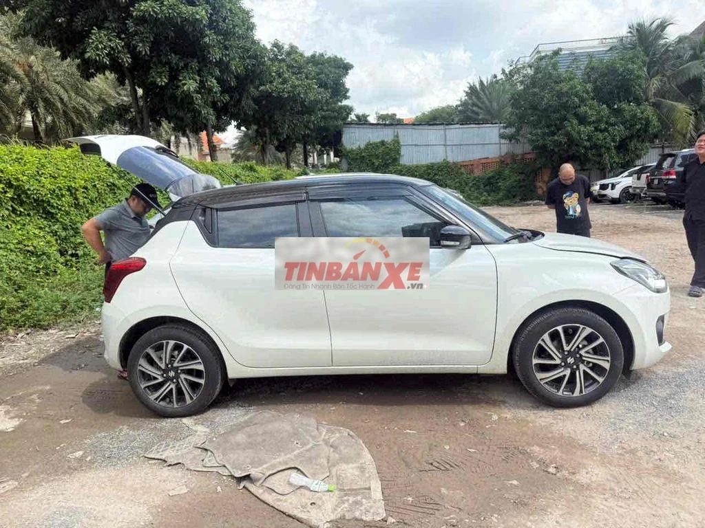 Suzuki Swift 1.2L 2023 Thái Lan 4.000km Trắng
