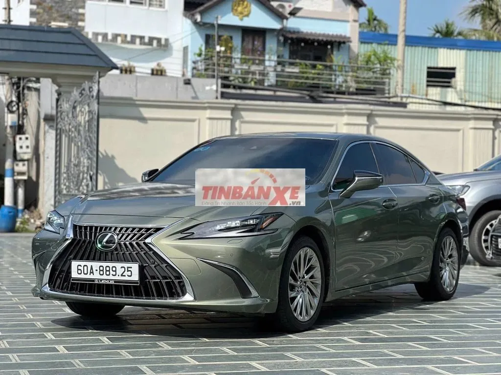 Lexus ES 250 vin23 đk24, một chủ đi hơn 2v
