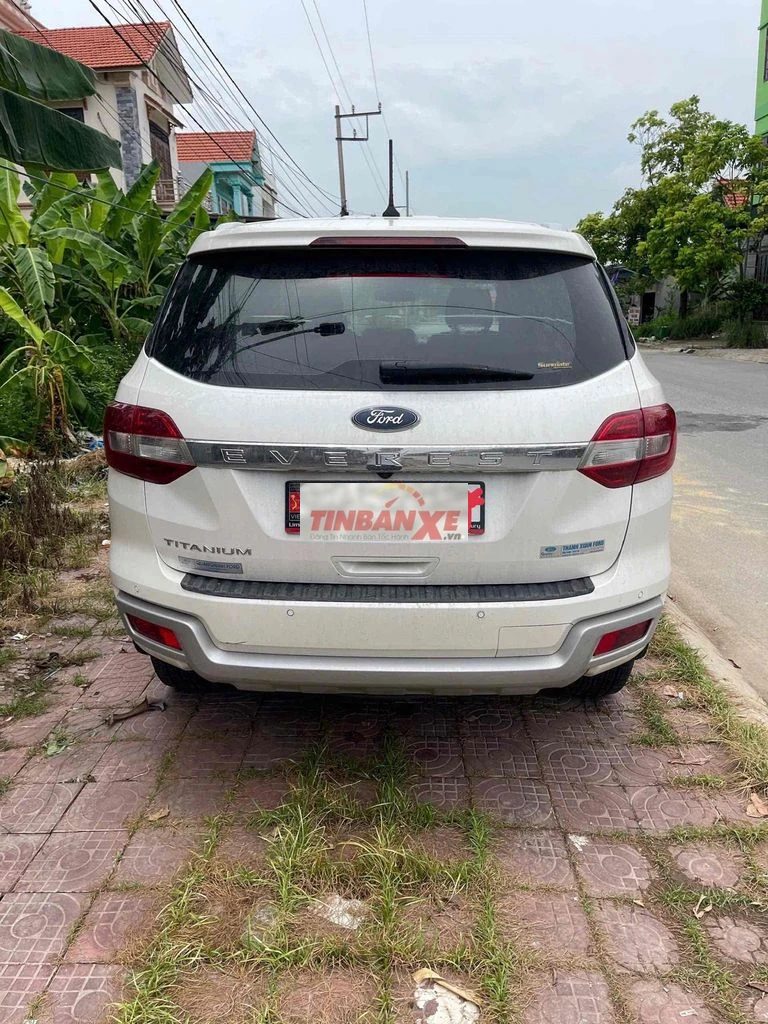 Ford Everest Titanium 2.0L 2022 Trắng Tự động