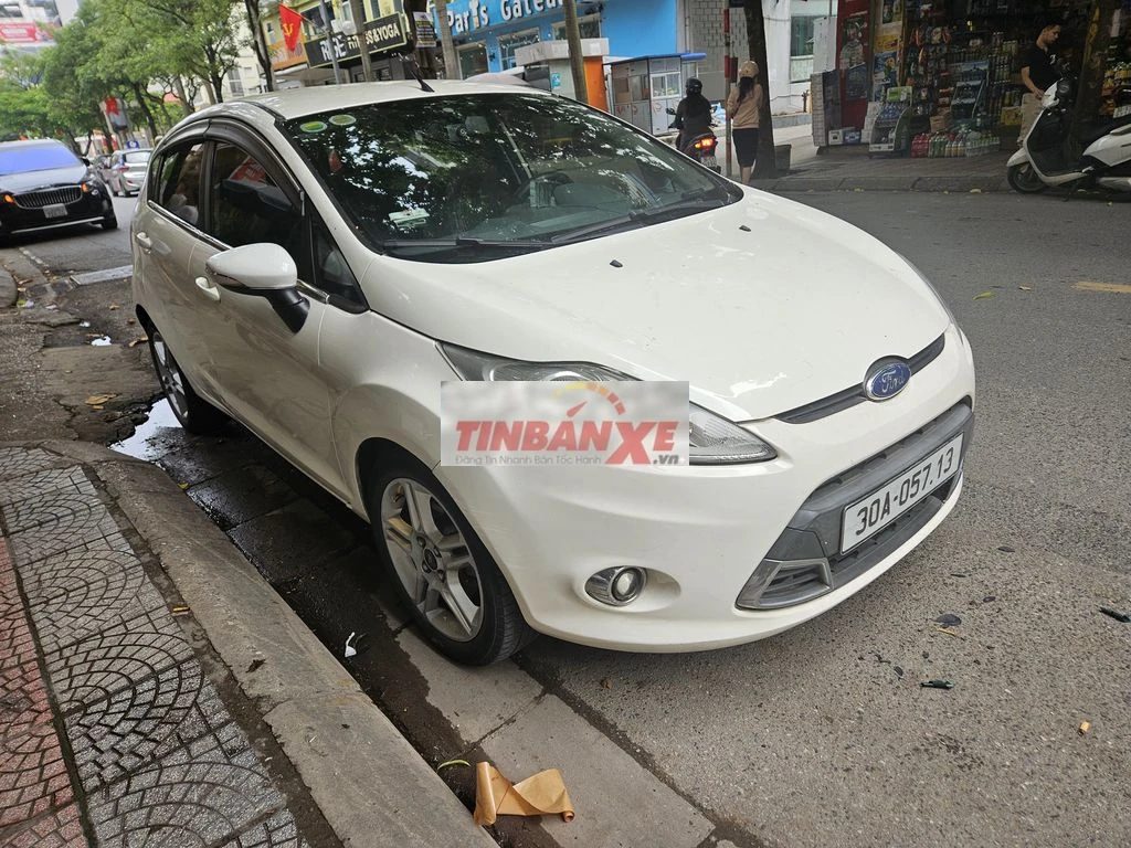Ford Fiesta 1.6 AT 2013 Trắng Tự động