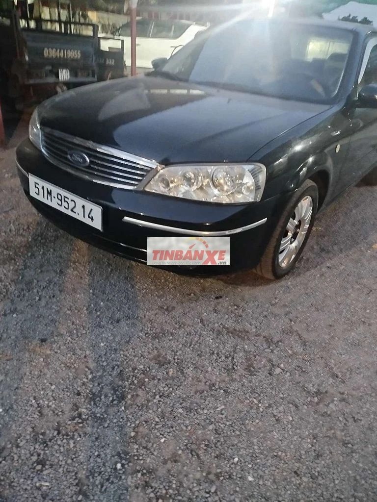 Ford Laser 1.8 Đen 5 chỗ