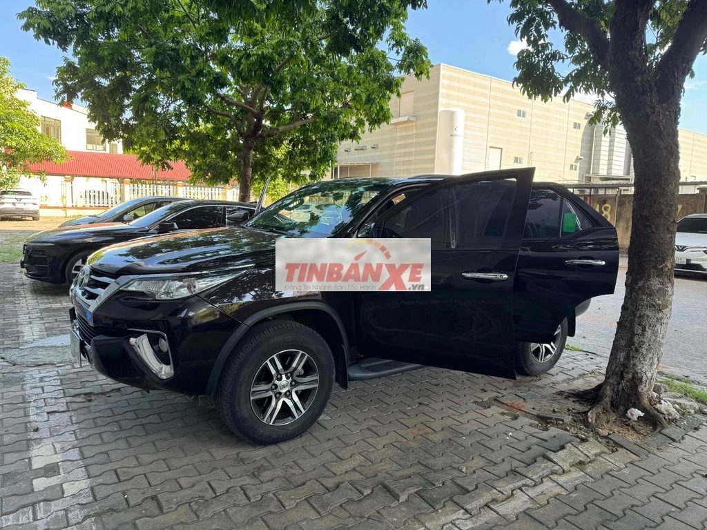 Toyota Fortuner 2018 Tự động Đen 140000 km