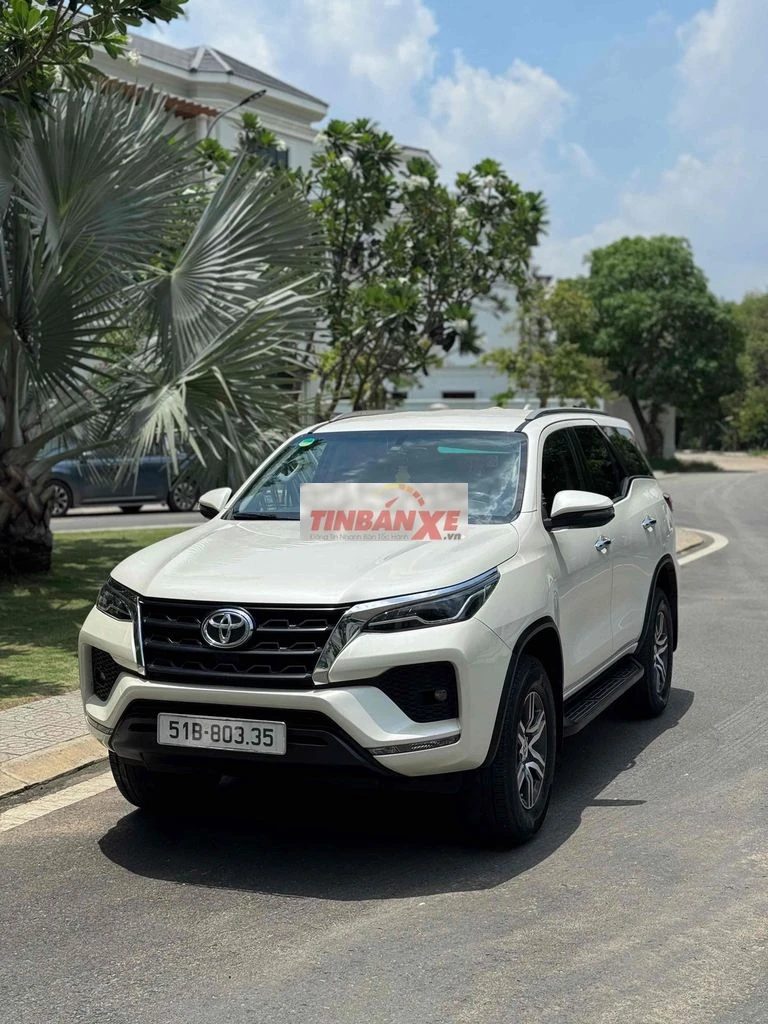 Toyota Fortuner 2021 4x2 Trắng máy xăng
