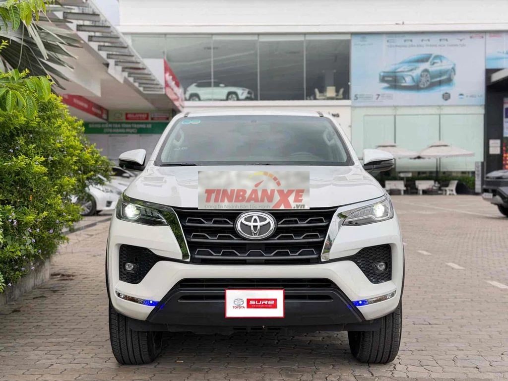 Toyota Fortuner 2.4G 4x2 AT 2024 Trắng 70.000 km
