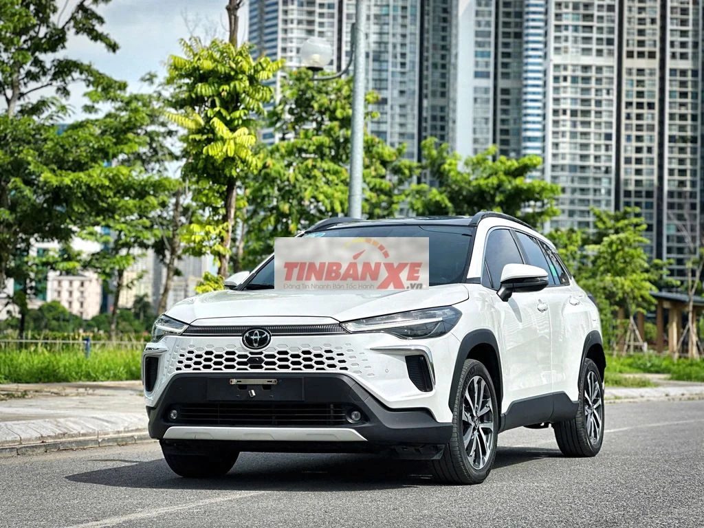 Toyota Cross 1.8V 2024 Trắng 1 vạn km