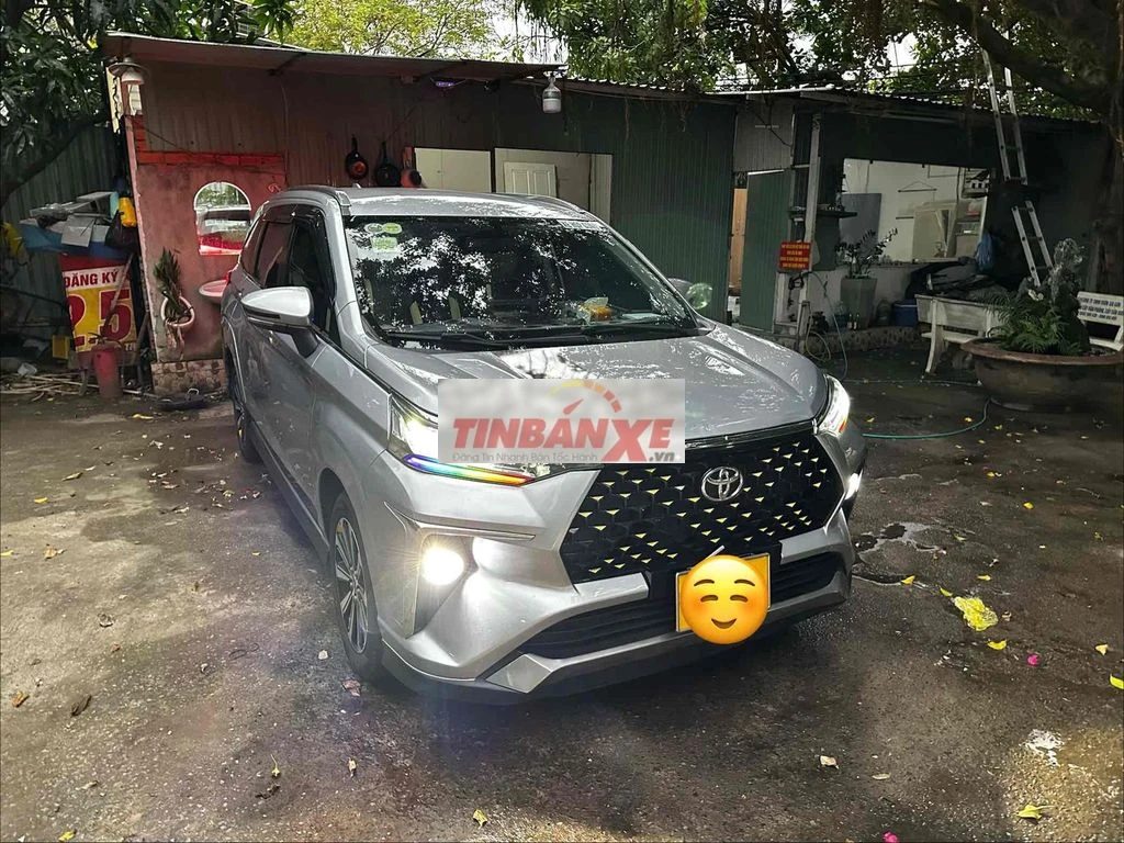 Toyota Veloz Cross 2023 7 chỗ Bạc