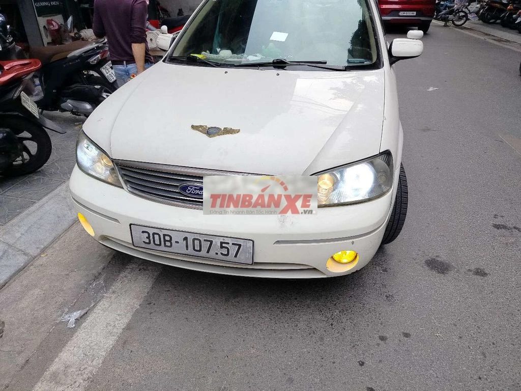 Ford Laser 5 MT 2004 cc