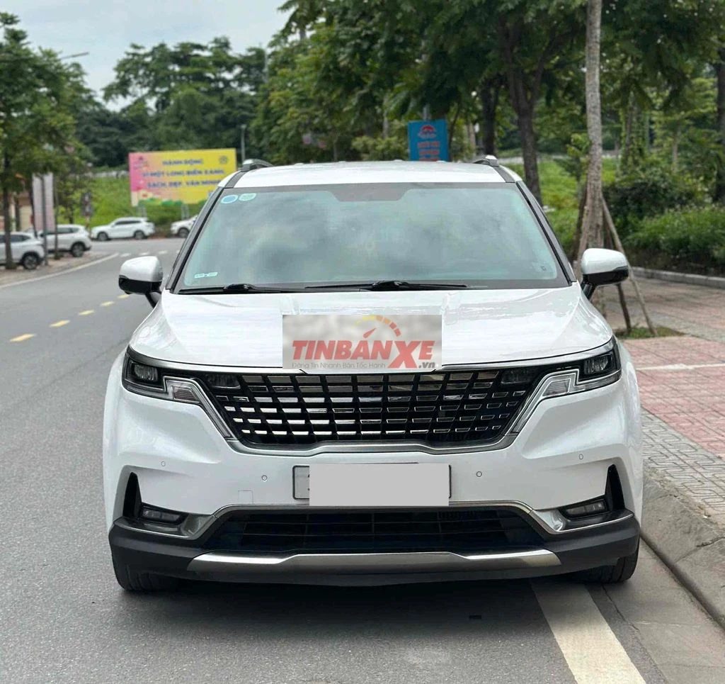 Kia Carnival 2024 Premium 2.2D 7S - 48000 km