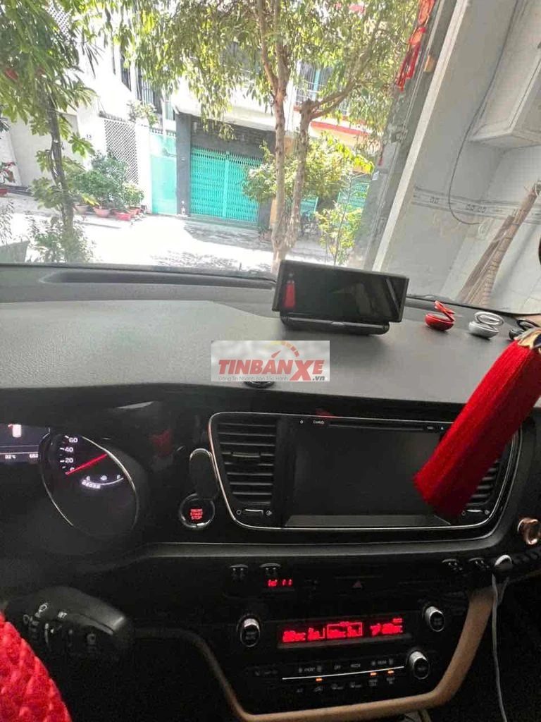 Kia Sedona 2016 Xăng Tự động Bạc