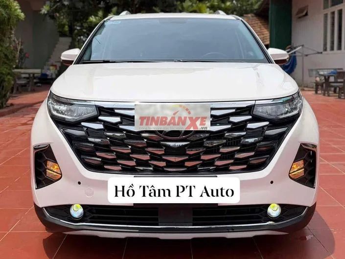 Hyundai Custin Trắng 7 chỗ