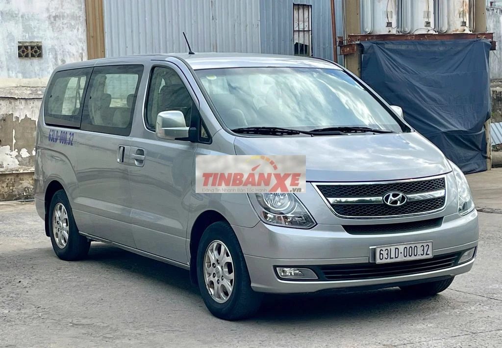 Starex 2011 Xám Titan 9 chỗ Nhập Hàn Quốc