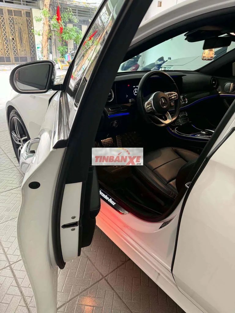 Mercedes-Benz E300 2020 Trắng 20.000km
