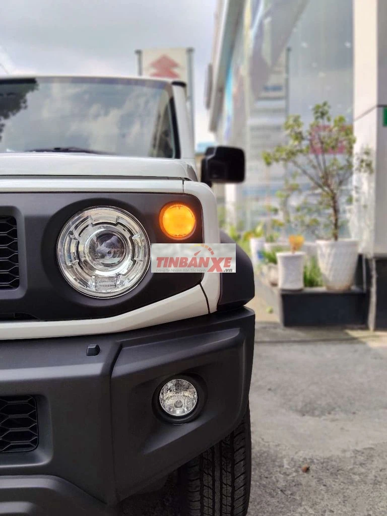 Suzuki Jimny SUV Tự động Trắng