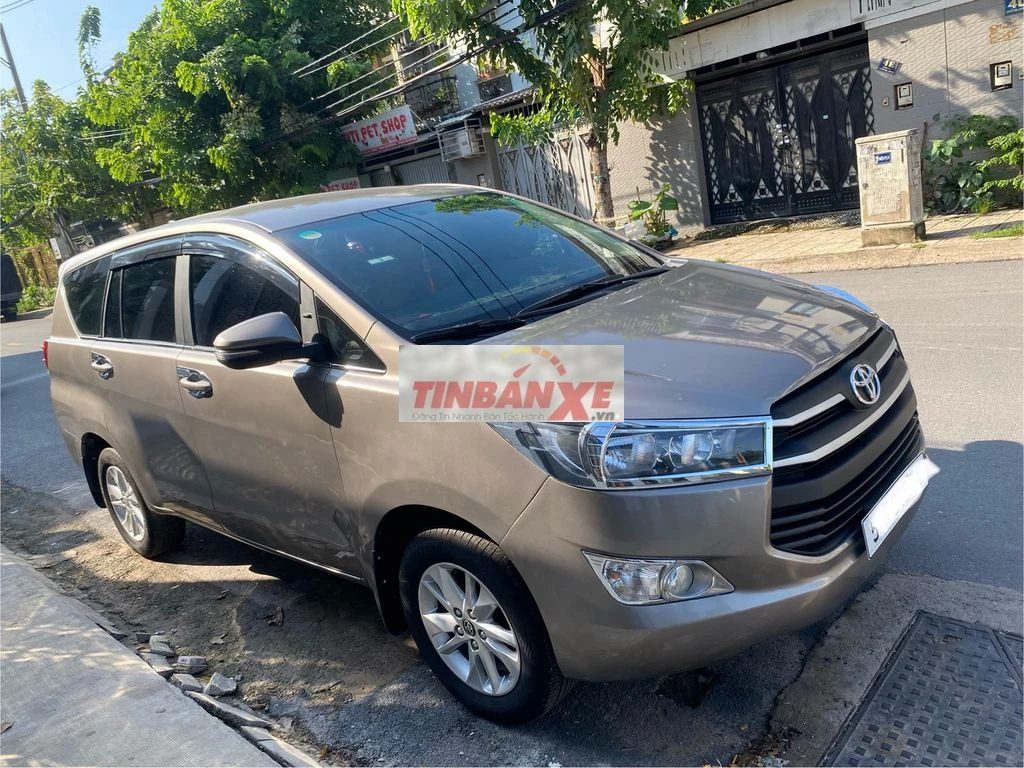 Toyota Innova E 2019 Số sàn màu Đồng ánh kim