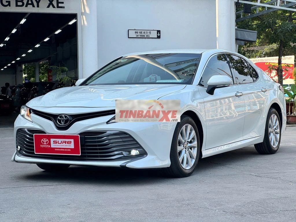 Toyota Camry 2.0E 2021 Trắng 54.200 km