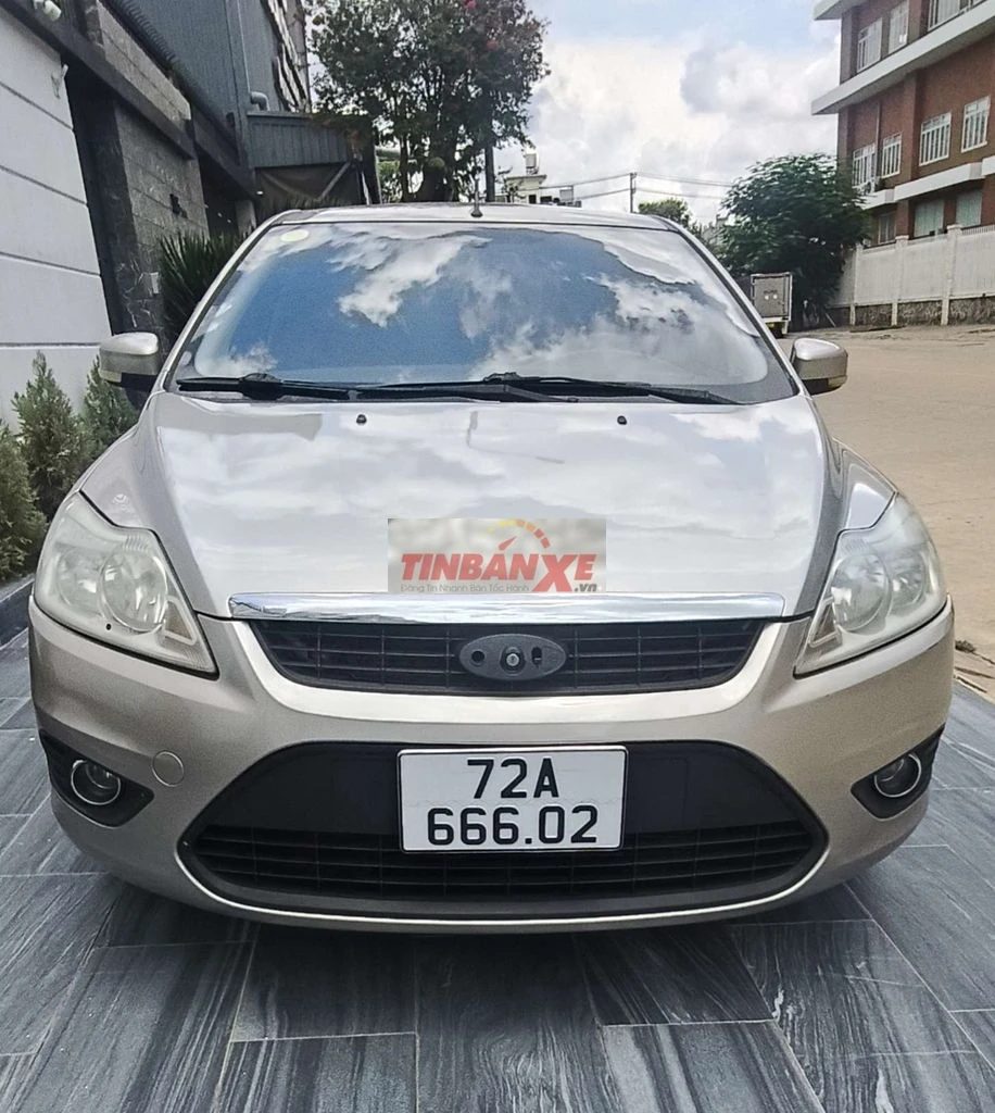 FORD FOCUS 1.8 AT Vàng cát Tự động