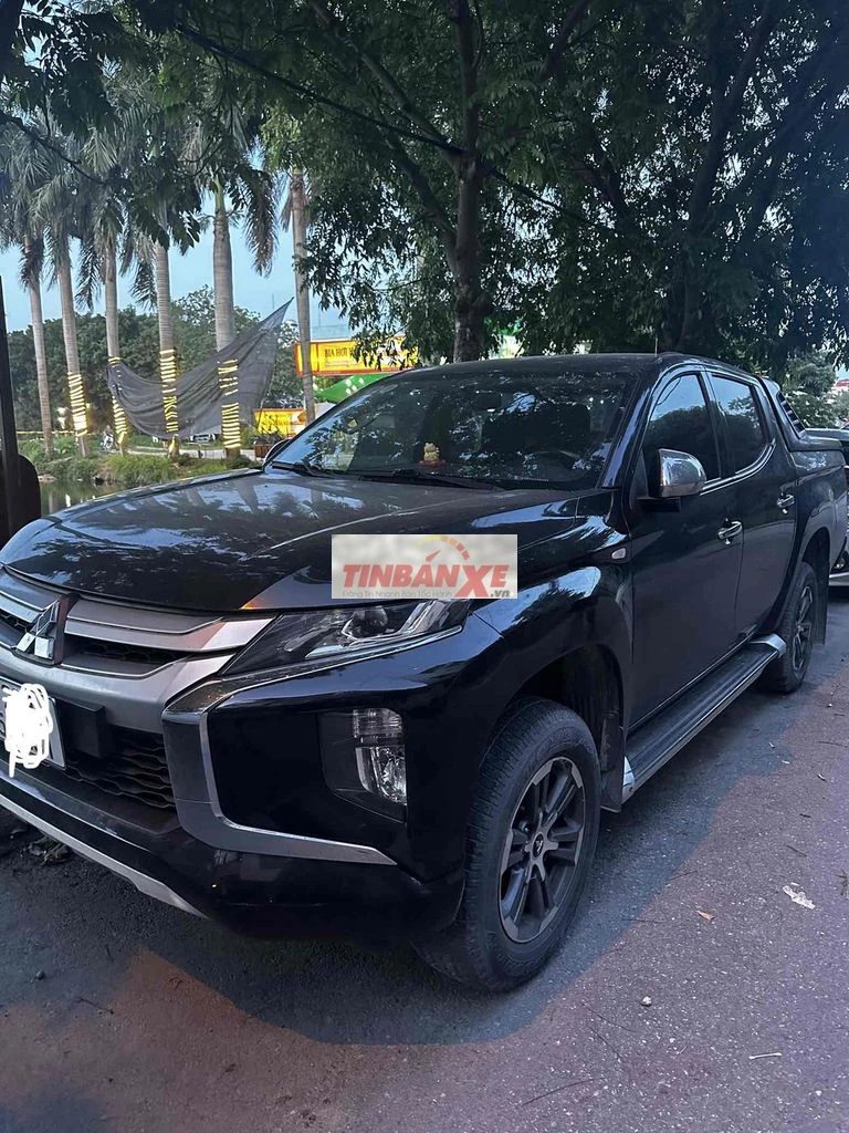 Mitsubishi Triton Đen 5 chỗ