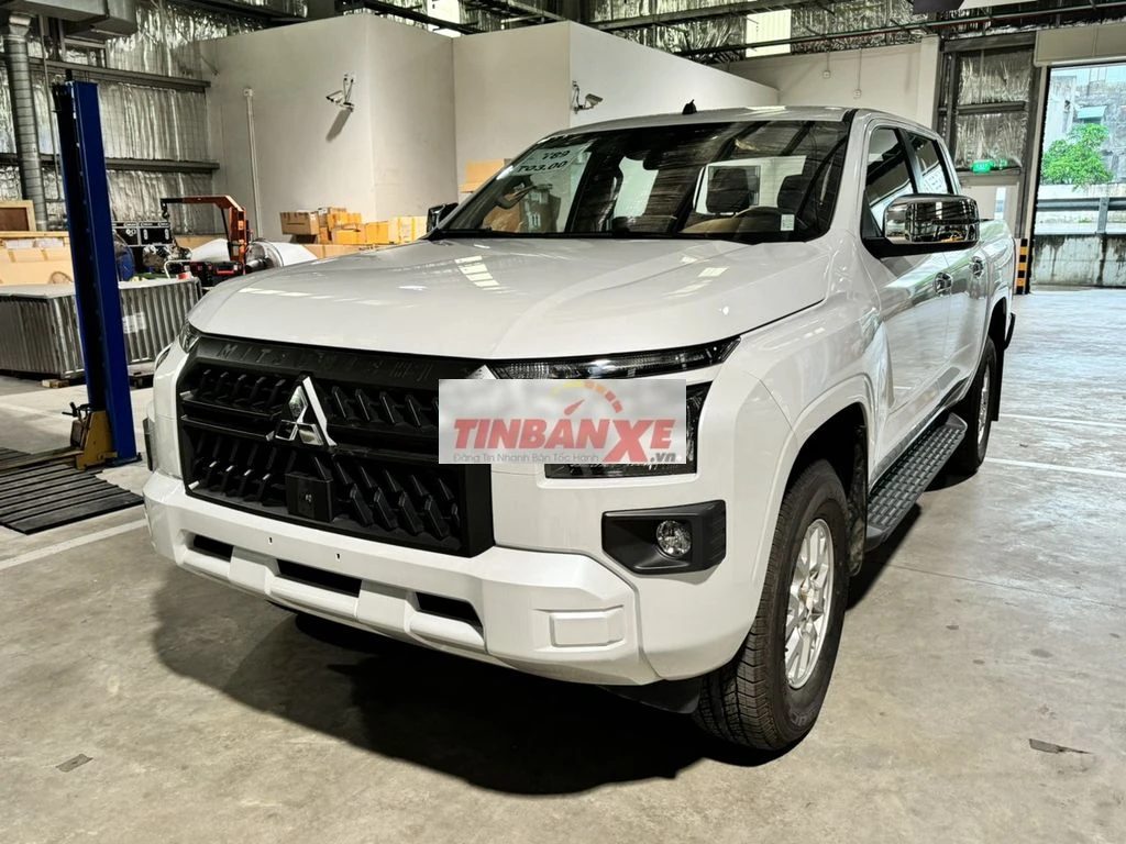 Mitsubishi Triton / giảm 100% tb/ xe sẵn giao ngay
