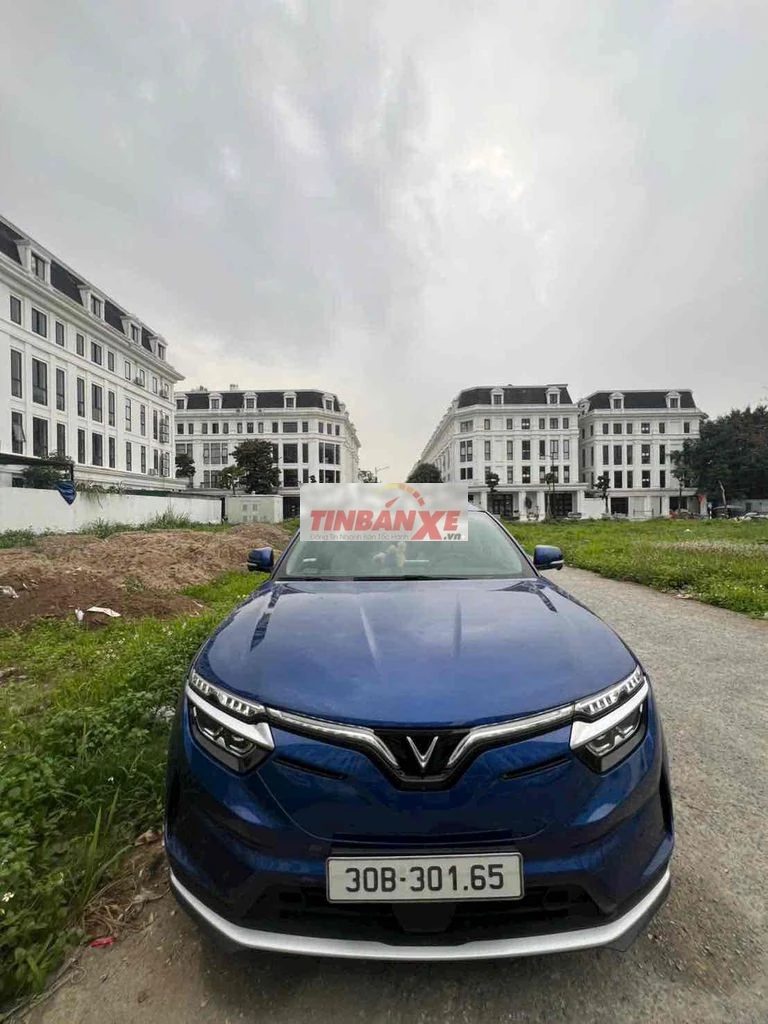 VinFast VF8 Plus Xanh 10 vạn
