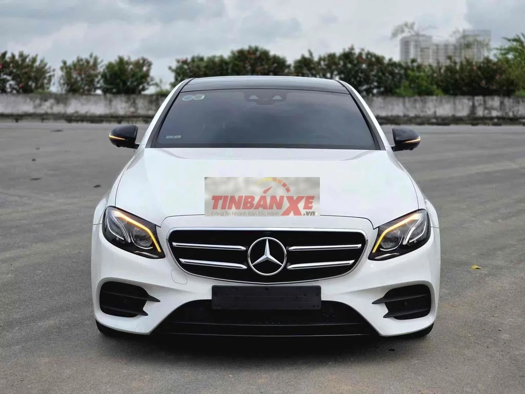Mercedes-Benz E300 AMG 2019 Trắng 50.000 km