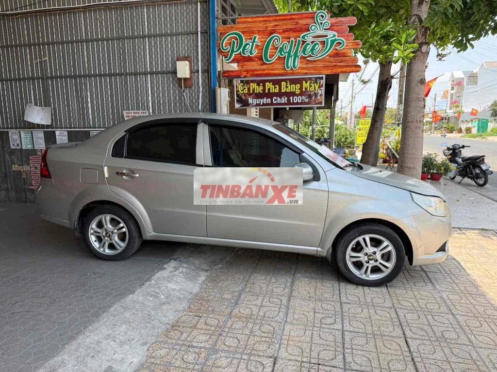 Chevrolet Aveo 2016 Bạc 5 chỗ