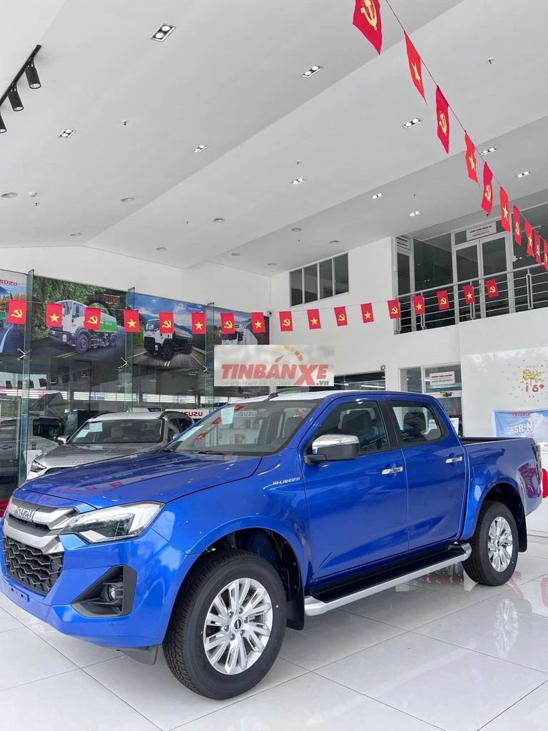 Xe bán tải Isuzu dmax 2025