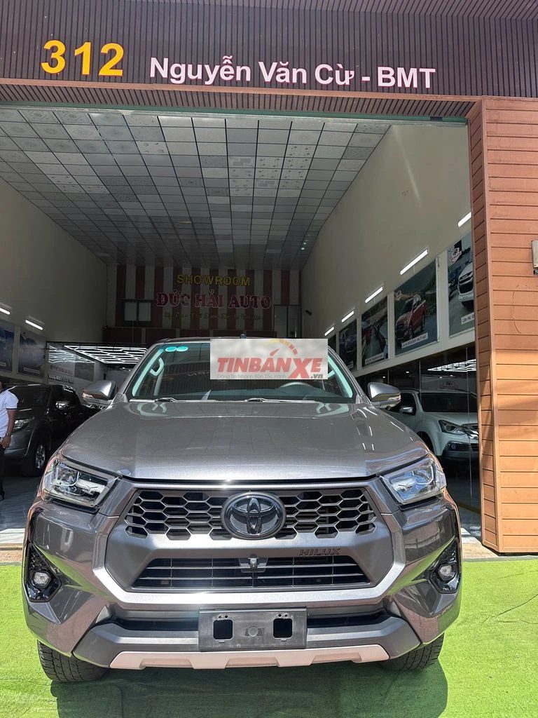 Toyota Hilux 4x2 AT 2024