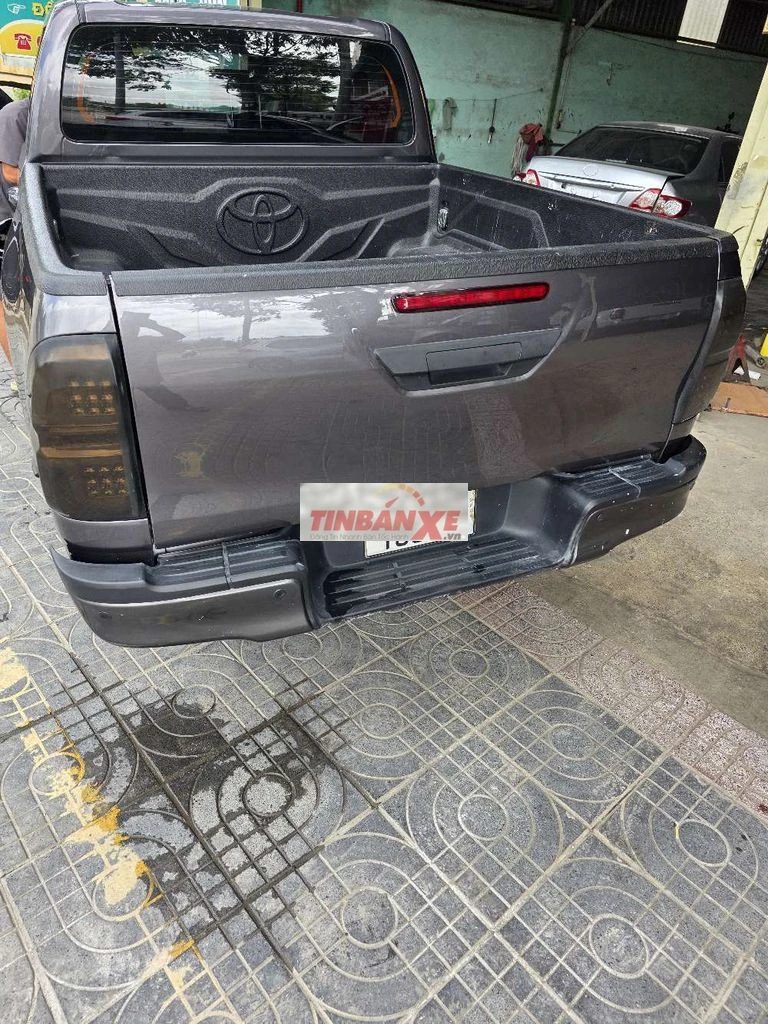 Toyota Hilux 2021 Tự động Xám 30000 km