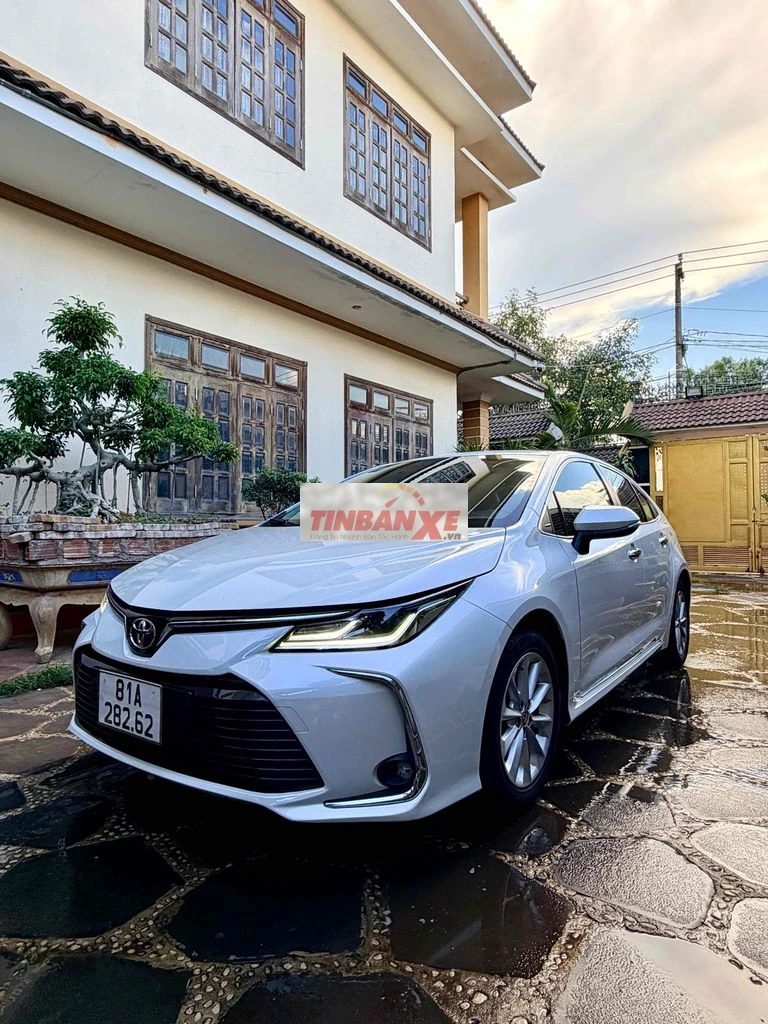 Toyota Altis 2022 Nhập khẩu Trắng