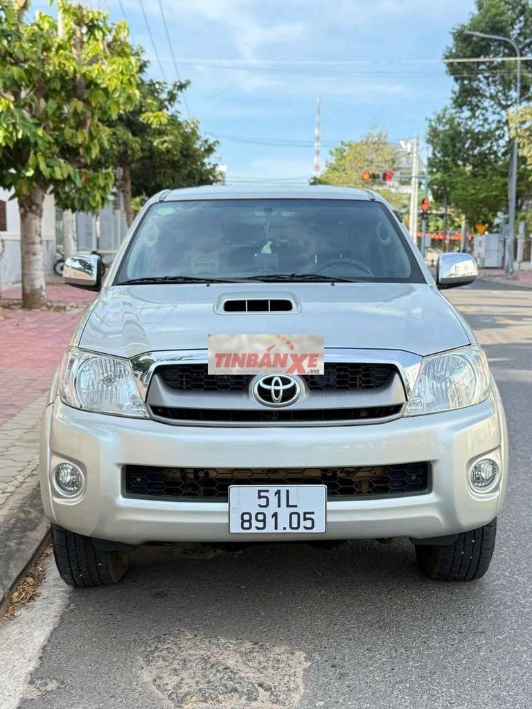 Toyota Hilux 2009 3.0MT 4X4 Bạc