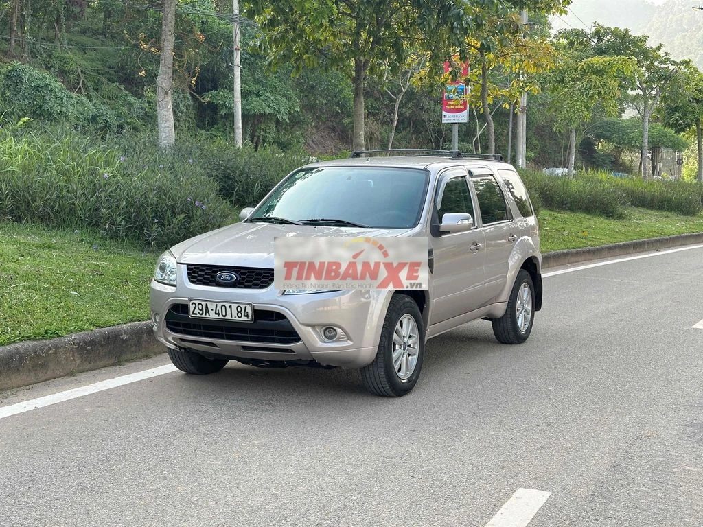 Ford Escape SUV số tự động gầm cao, full đồ chơi