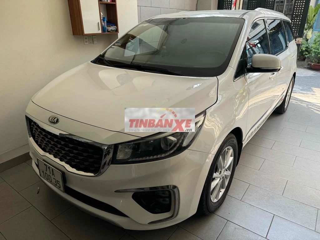 Kia Sedona máy dầu bản tiêu chuẩn 2020 màu trắng