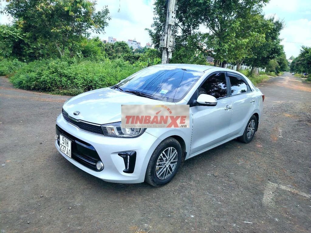 Kia Soluto 2019 bản đủ số sàn Bạc 100.000 km