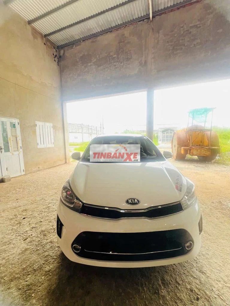 Kia Soluto Trắng Số sàn 5 chỗ
