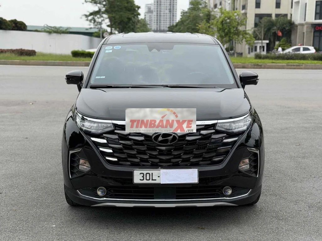 Hyundai Custin Cao Cấp 2.0T 2023 Đen 5 vạn km