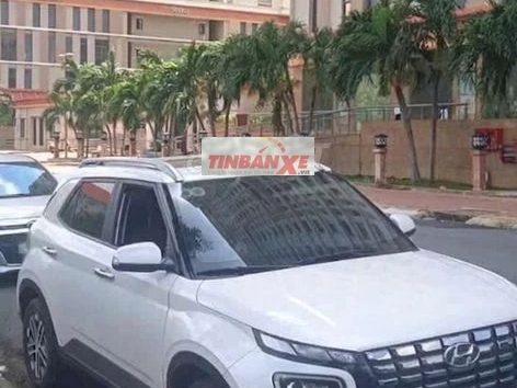 Hyundai Venue Trắng