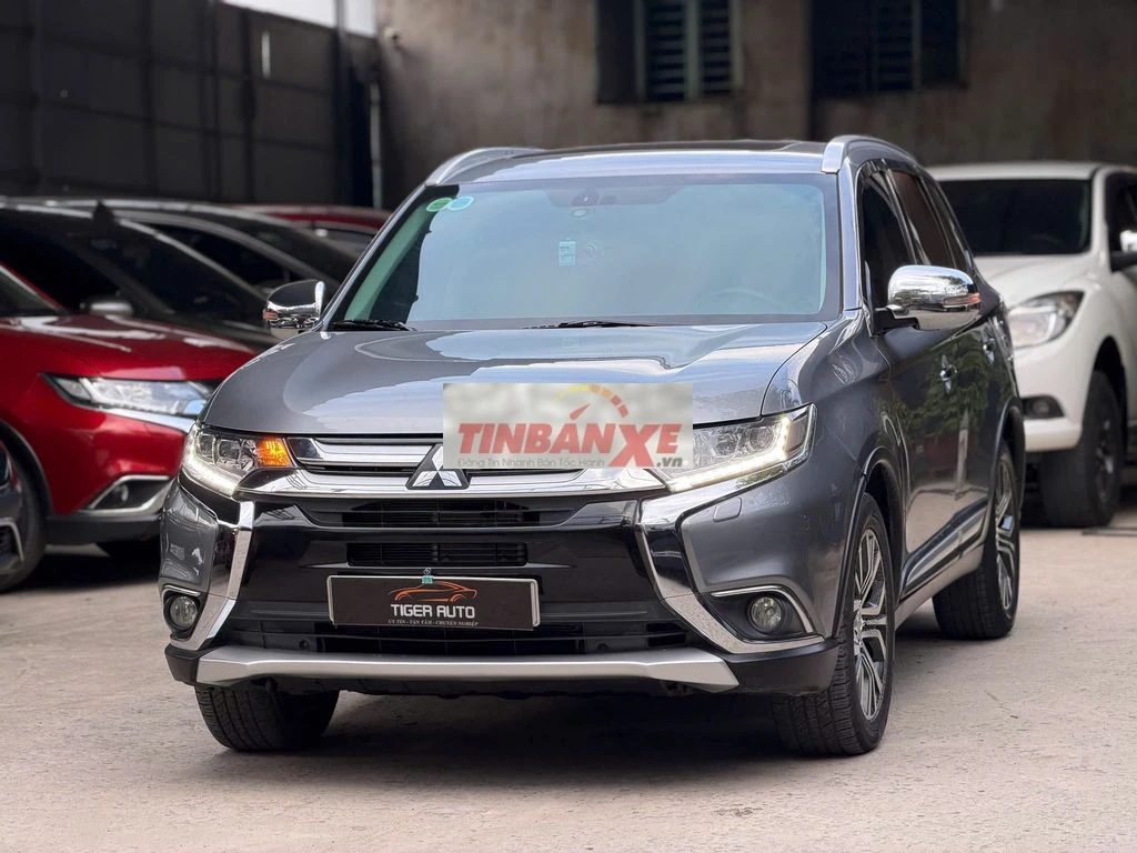 Outlander 2018 Xám Titan - sơ cua chưa hạ