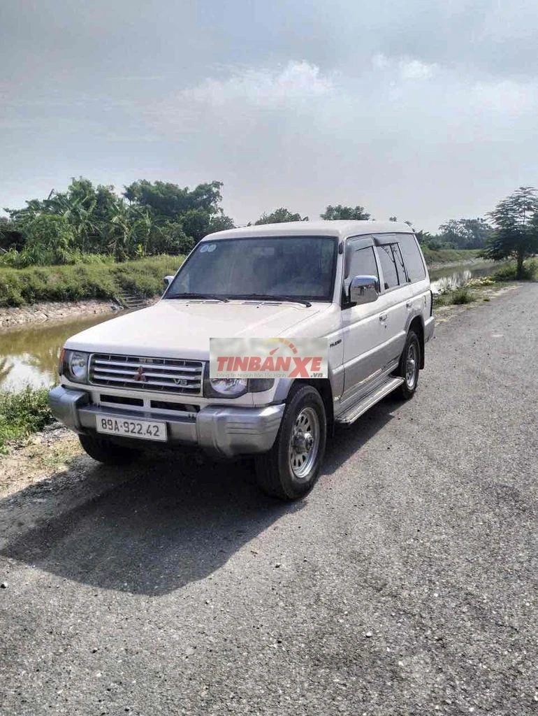 Mitsubishi Pajero 7 chỗ Xăng Trắng