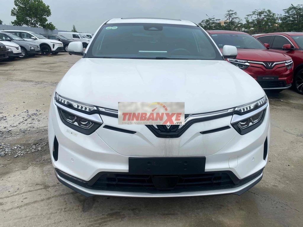 VinFast VF8 Plus 2024 Trắng 12000 km