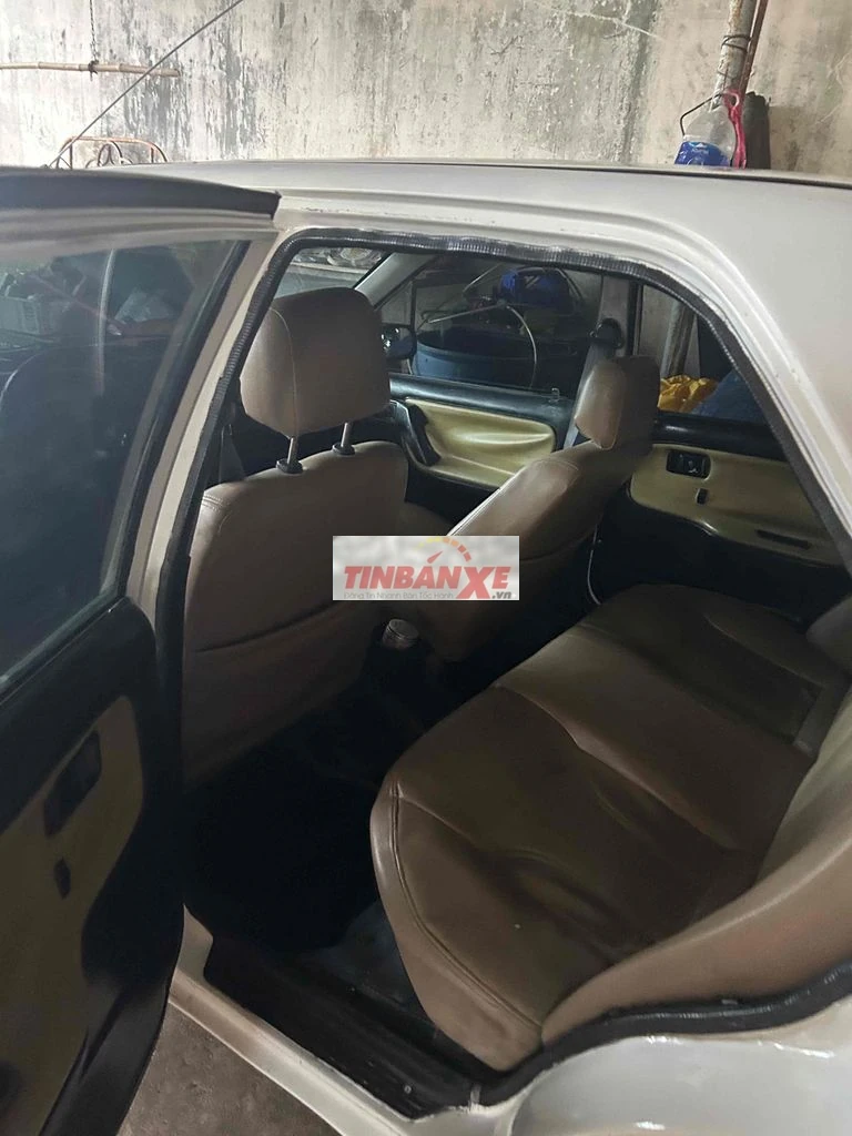 Mazda 323 1995 Trắng