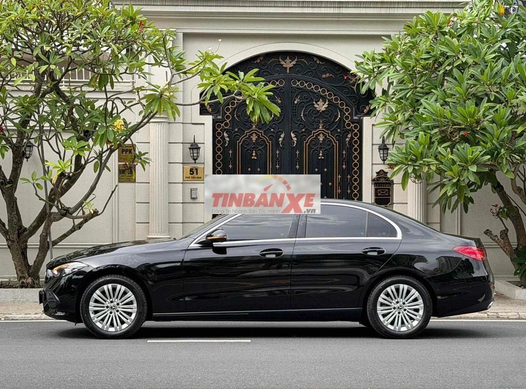 Mercedes-Benz C200 Avan 2023 Đen 20.000 miles