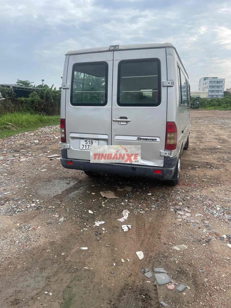 Mercedes-Benz Sprinter 6 chỗ Bạc 940kg