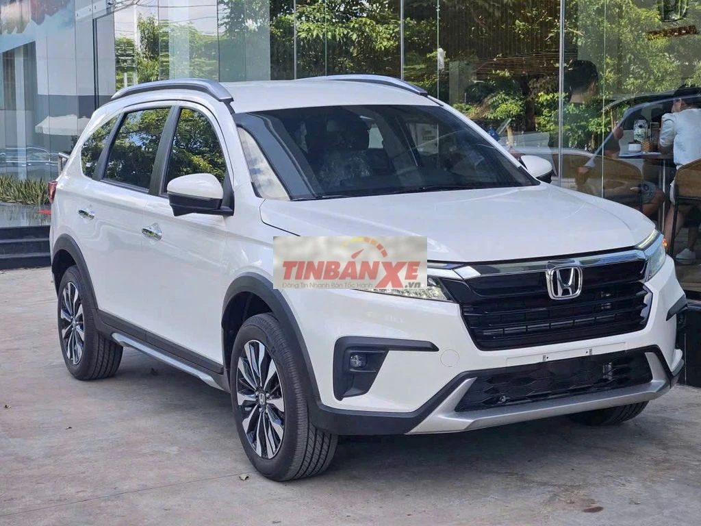 Honda BR-V ưu đãi 50% trước bạ và 1 năm BH thân xe