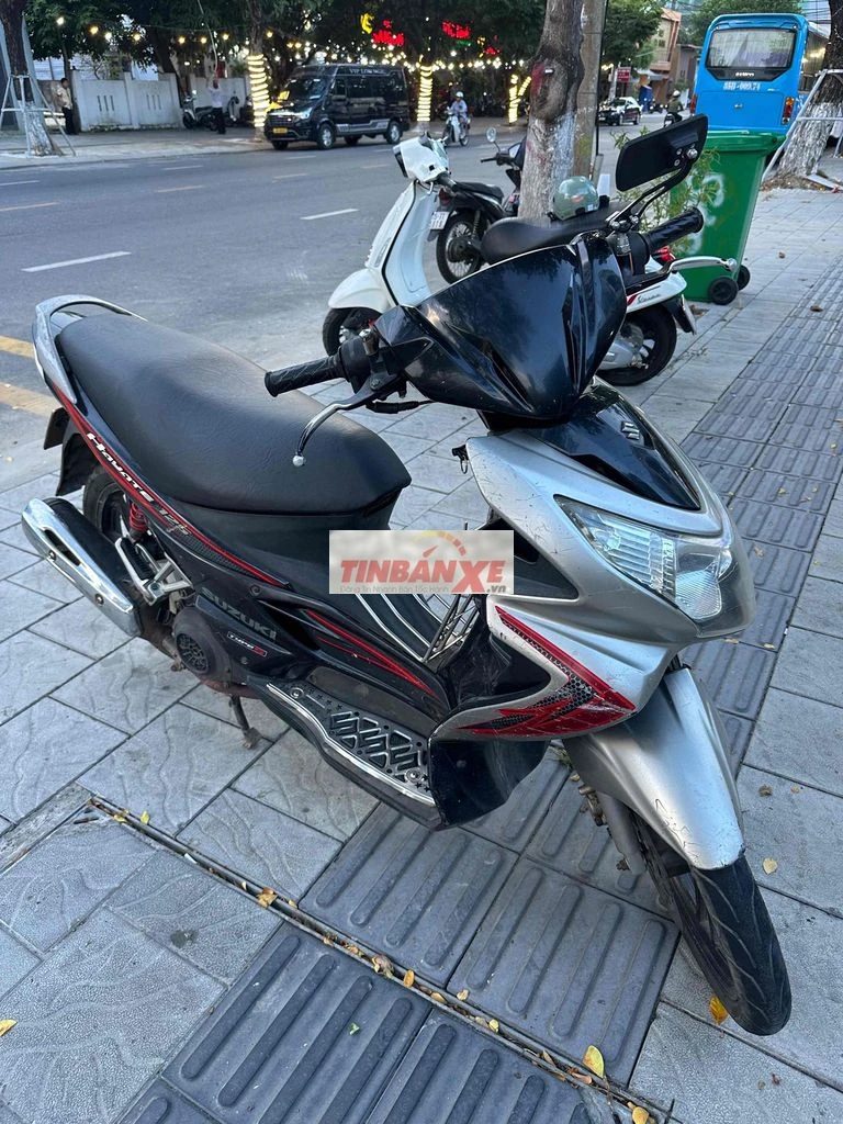 Suzuki Hayate Bạc, Đen