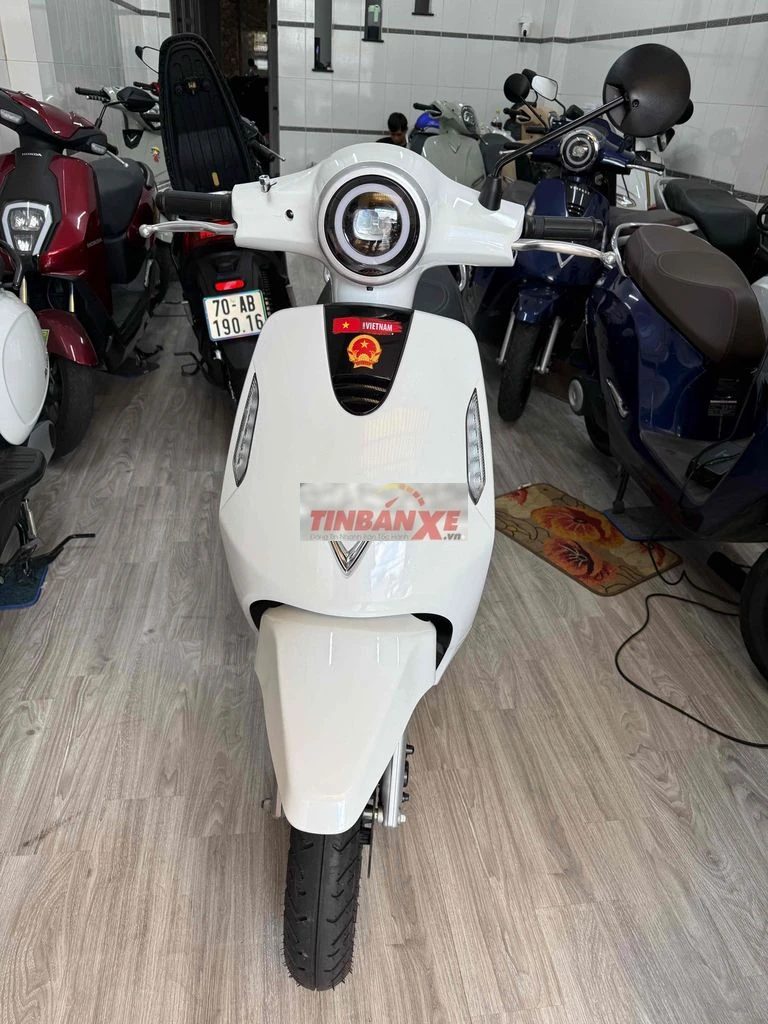 Xe máy điện Vespa Evo Max Trắng 100 Km