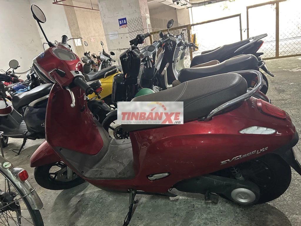 Xe máy điện VinFast Evo 200 Lite 2024 Đỏ 8000 km