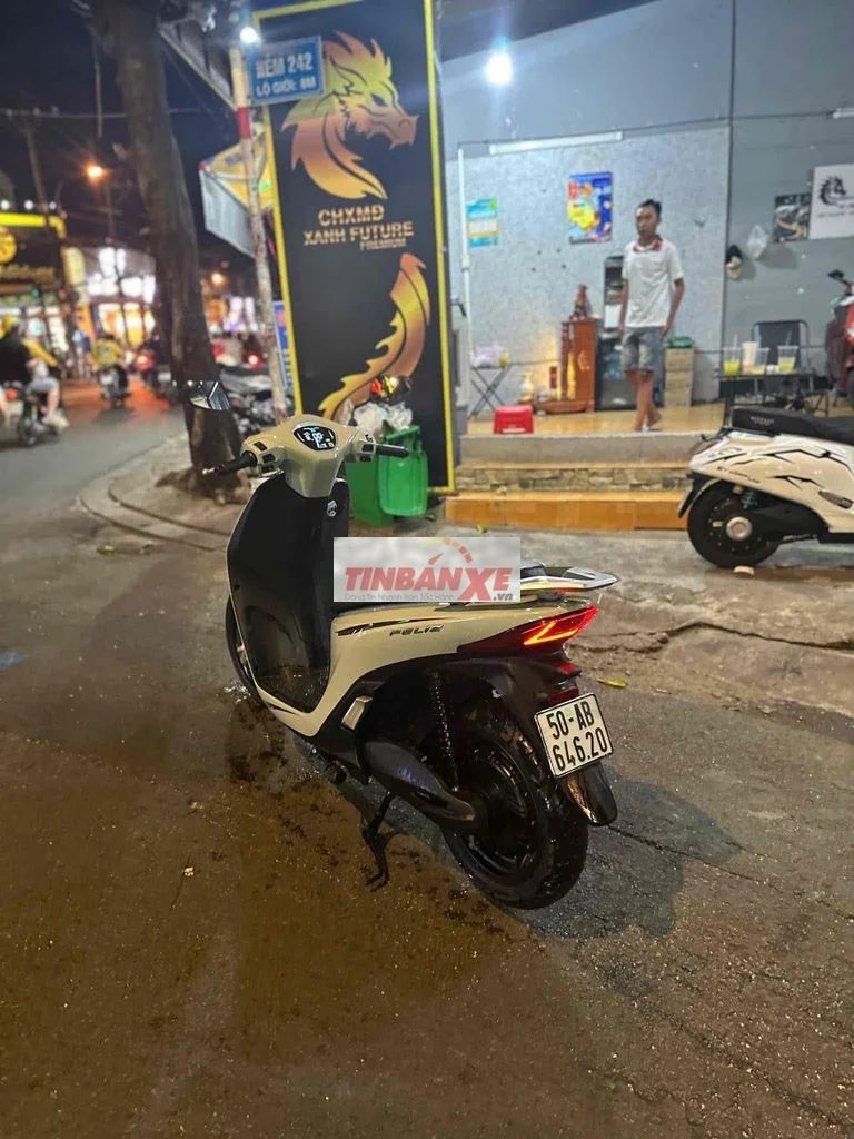 Xe máy điện VinFast Feliz 2025 Trắng 8000km