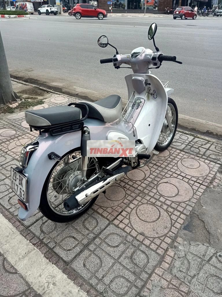 Honda Super Cub Cổ điển Trắng bạc