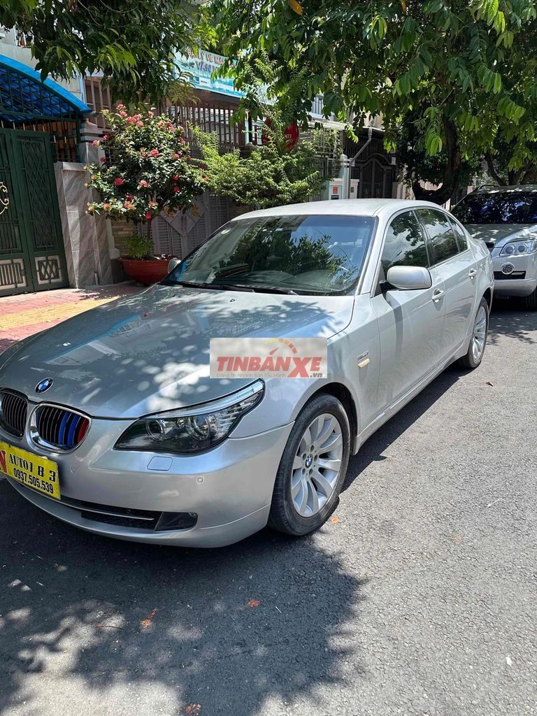 BMW E60 5 Series Bạc 5 chỗ